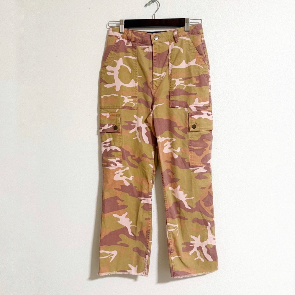 Hollister Camo Cargo Ultra High Rise Mom Jean